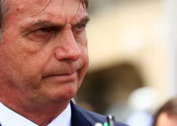 Medo de impeachment chega à família Bolsonaro