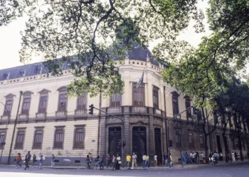 Governo faz corte de 36% em verba de escola federal no Rio de Janeiro