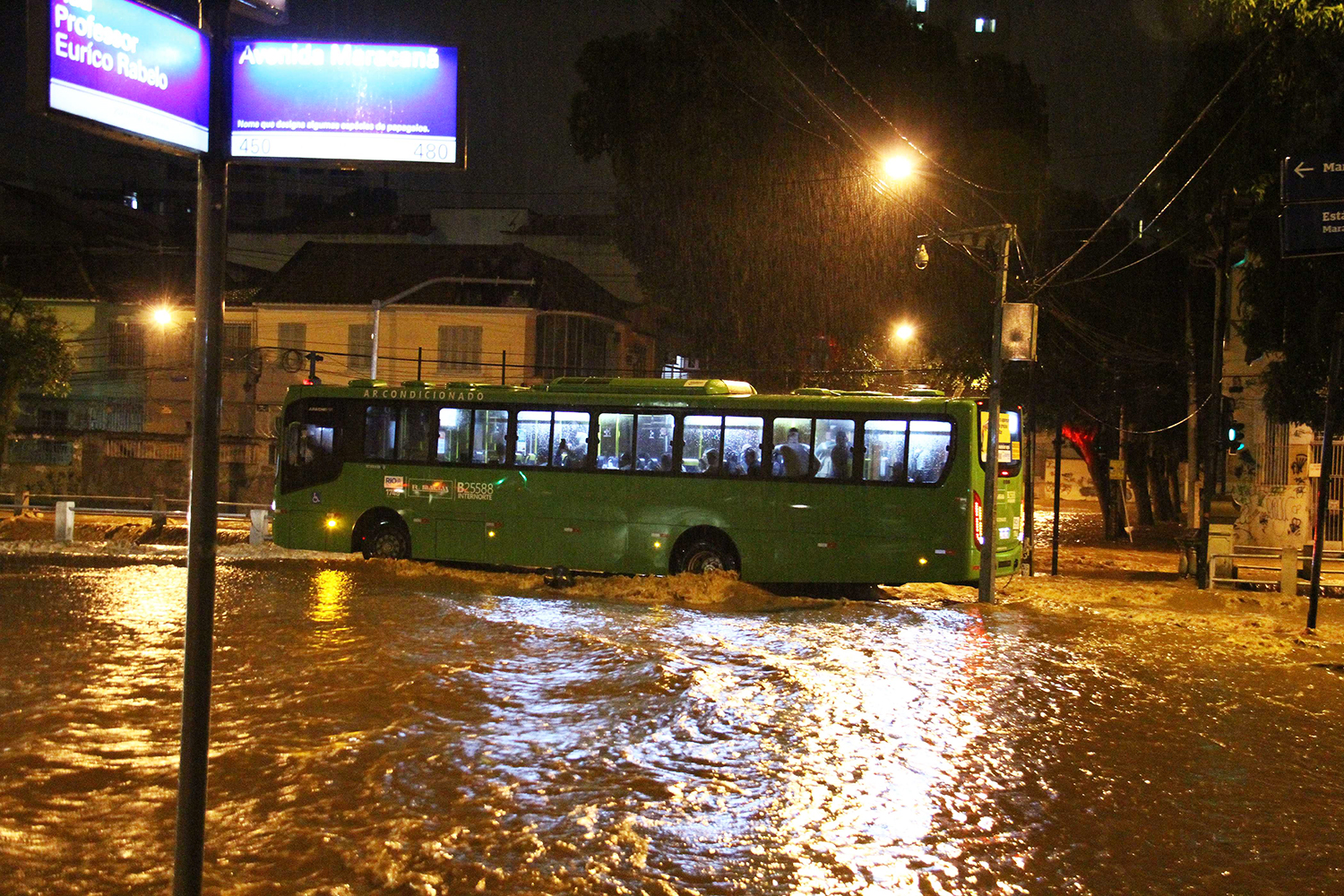 Previsão de chuva e ressaca para madrugada de quinta e sexta
