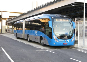 Procon encontra mais de 130 ônibus do BRT parados em garagens