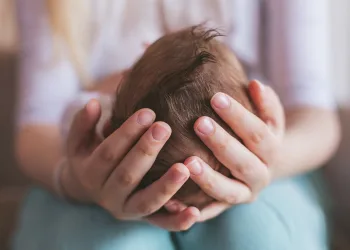 Mulher posta desabafo e viraliza nas redes sociais: “Estou dando adeus à mãe que eu achei que seria”