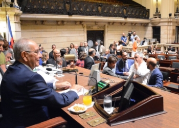 Câmara praticamente legaliza o Funcionário Fantasma