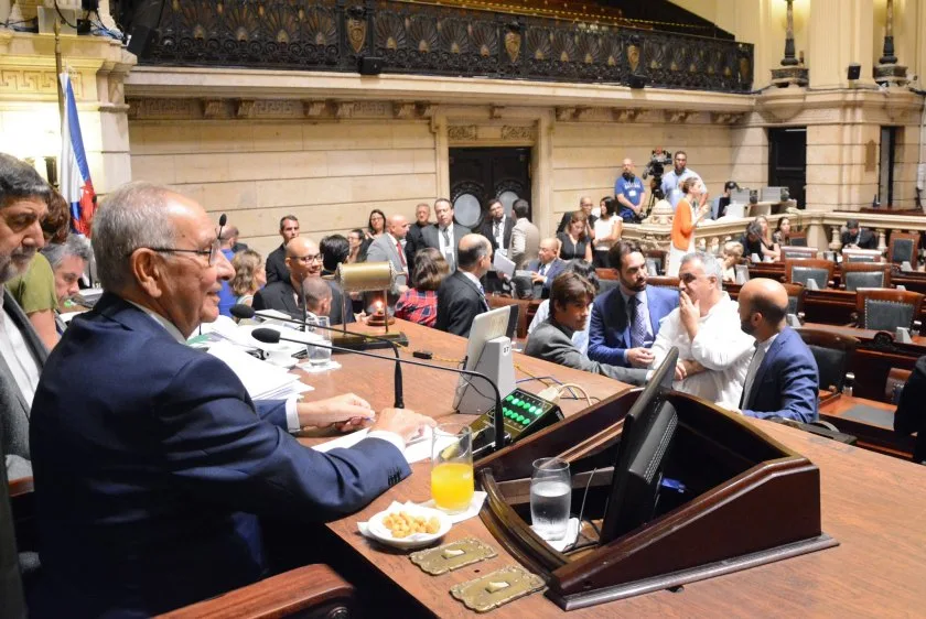 Câmara praticamente legaliza o Funcionário Fantasma