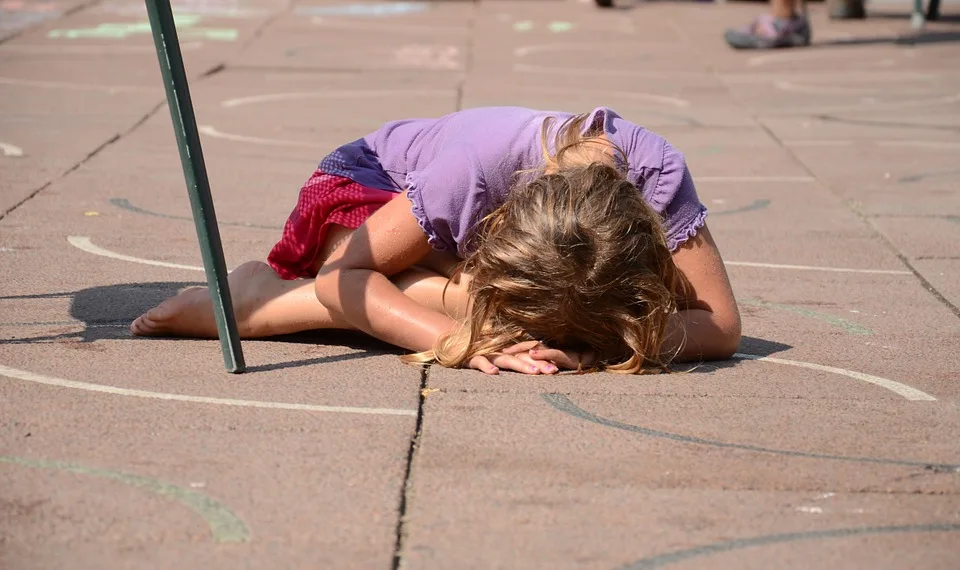 Adolescente é denunciado pela mãe por abusar da irmã de cinco anos