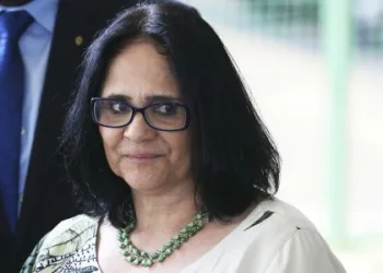 Damares: diga ao povo que eu fico!