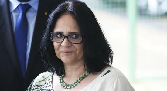 Damares: diga ao povo que eu fico!