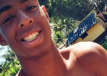 PM mata estudante com tiro nas costas em comunidade