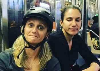 Ex-jogadora da Seleção de vôlei Fabi Alvim anuncia que será mãe com a companheira
