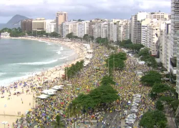 Multidão lota as ruas do Rio de Janeiro em apoio a Jair Bolsonaro
