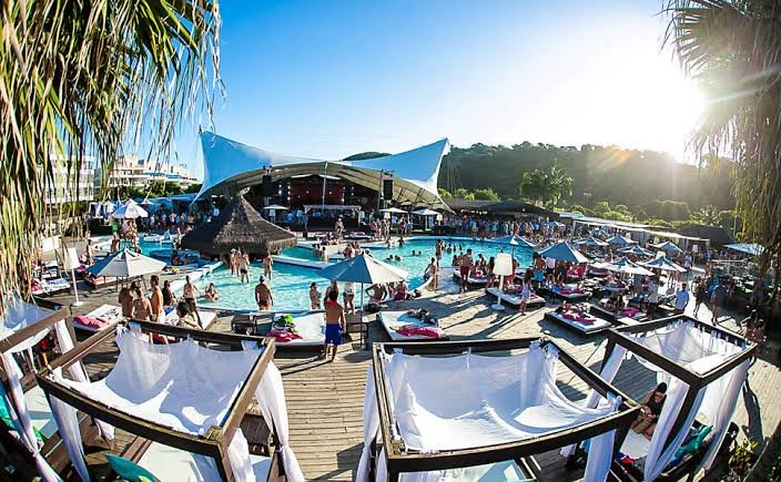 Ostentação nas redes sociais vira prova na Justiça contra caloteiros