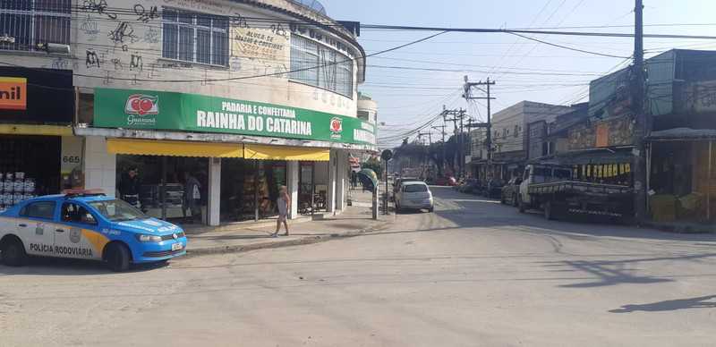 Jovem tem a mão amputada após tentar arremessar granada na PM