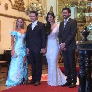 KAROLINE CALHEIROS E GABRIEL DINIZ FORAM PADRINHOS DE CASAMENTO DE MATHEUS, DA DUPLA COM KAUAN, E PAULA AIRES (FOTO: REPRODUÇÃO / INSTAGRAM)