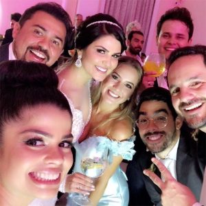KAROLINE CALHEIROS E GABRIEL DINIZ FORAM PADRINHOS DE CASAMENTO DE MATHEUS, DA DUPLA COM KAUAN, E PAULA AIRES (FOTO: REPRODUÇÃO / INSTAGRAM)