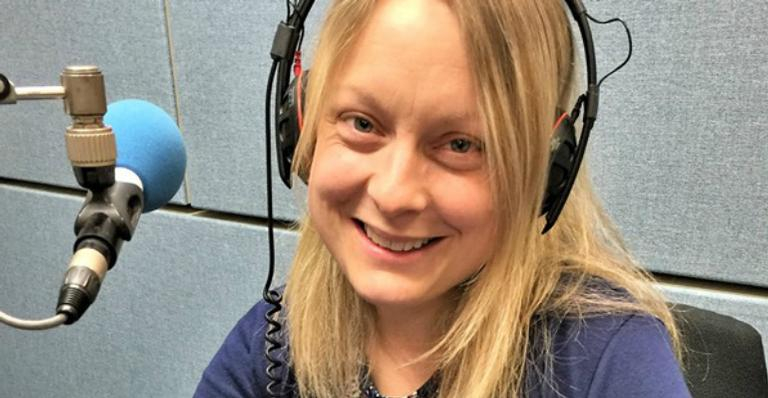 Apresentadora morre após ser atropelada por trem