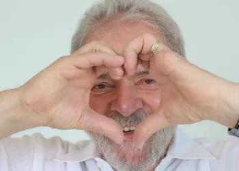 Lula está namorando e está completamente apaixonado