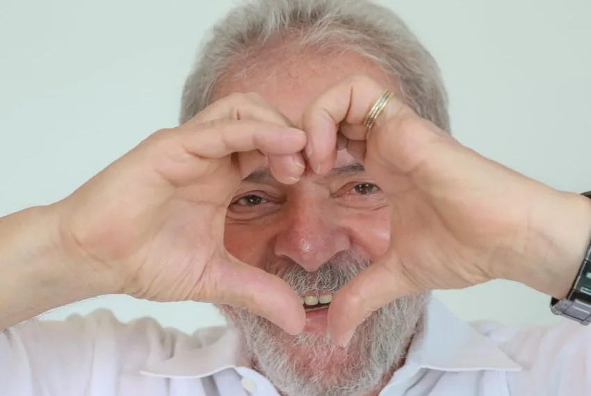Lula está namorando e está completamente apaixonado