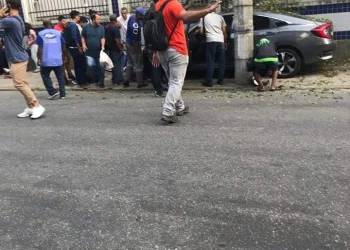 Rio: Mulher é baleada, perde o controle, e atropela 3