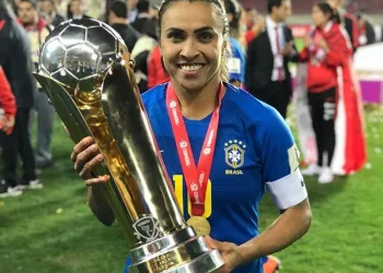 A namorada gata da jogadora Marta em fotos de tirar o fôlego