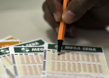 Mega-Sena acumula e deve pagar R$ 7 milhões neste sábado