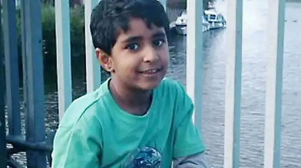 Menino alérgico a leite morre após os colegas de escola jogarem queijo nele