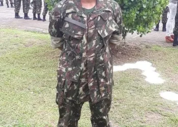 Soldado é “ejetado” do BRT no Magarça