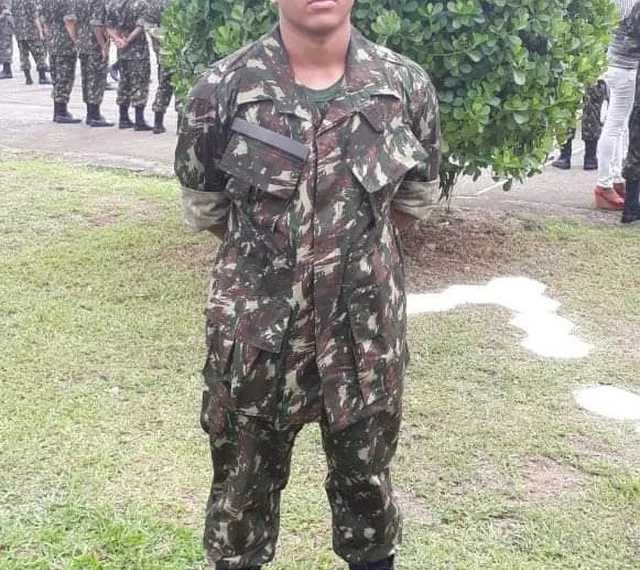 Soldado é “ejetado” do BRT no Magarça