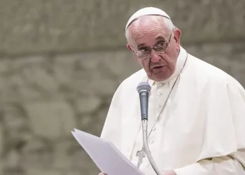 Papa torna obrigatório que religiosos denunciem abusos sexuais