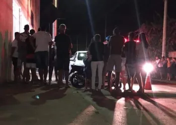 Homem mata ex-namorada,  invade igreja e mata três
