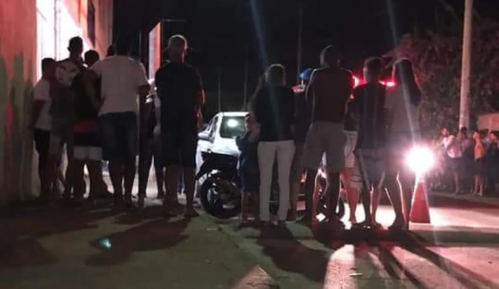 Homem mata ex-namorada,  invade igreja e mata três