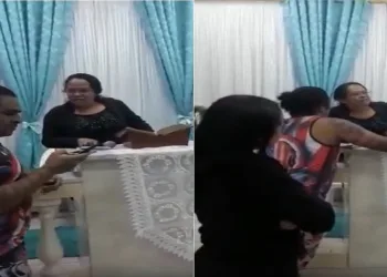 Pastora é obrigada a devolver celular que teria roubado em loja, em pleno culto e tudo foi filmado, veja o vídeo!