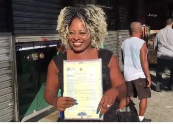A espera de 25 anos acabou: Cleusa ‘de mala e cuia’ assina o divórcio