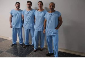 A equipe responsável pelo procedimento que passa a ser oferecido pelo SUS em Campinas (Foto: Divulgação