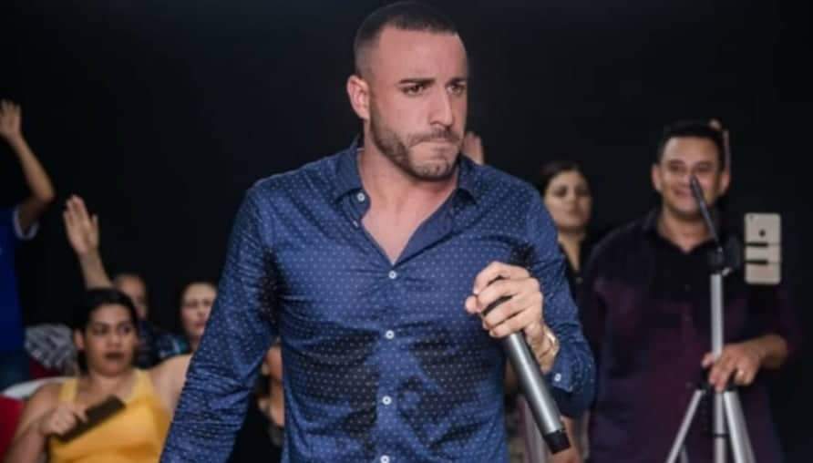 Homens armados invadem igreja para matar pastor Leonardo Sale