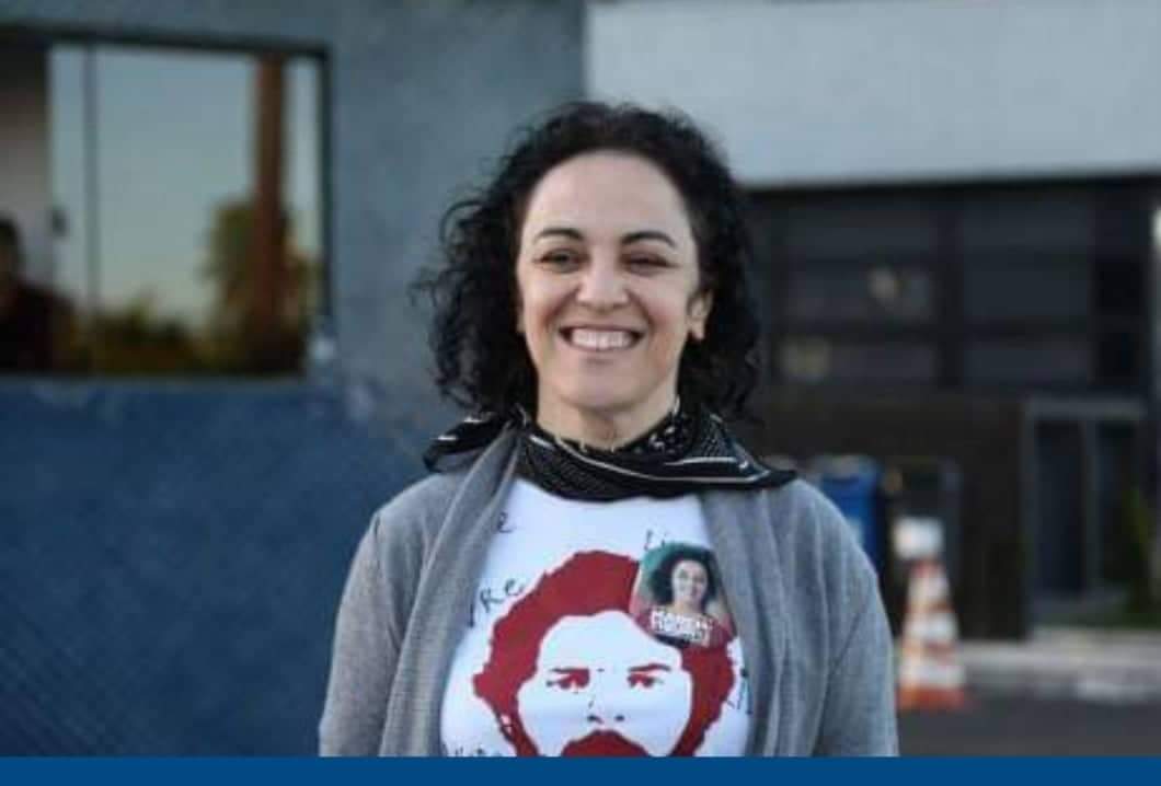 Ex candidata a governo do RJ  a favor do assalto sai do Brasil após um assalto