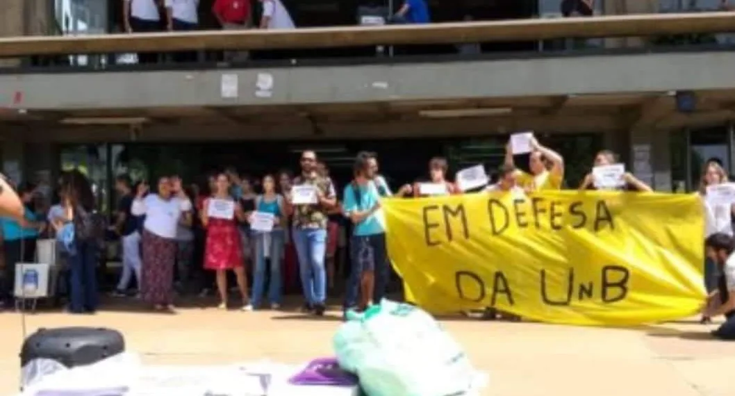 professor prometeu 5 pontos a aluno que não fosse a protestos