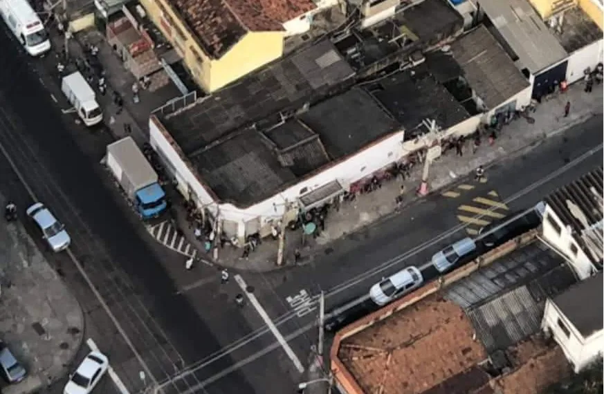 Criminosos promovem arrastão e assaltam pessoas em fila de emprego