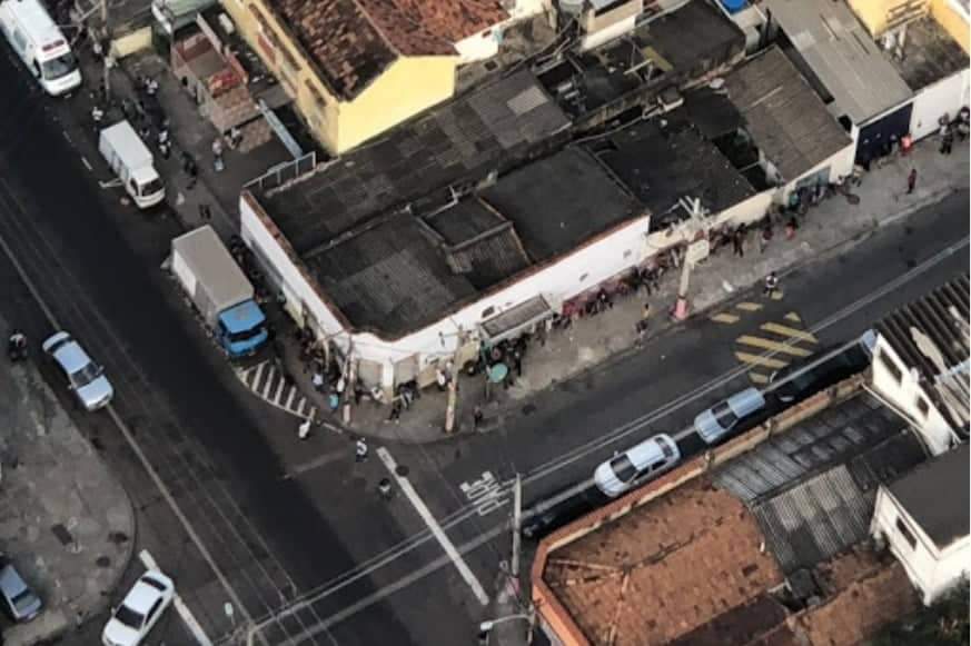 Criminosos promovem arrastão e assaltam pessoas em fila de emprego