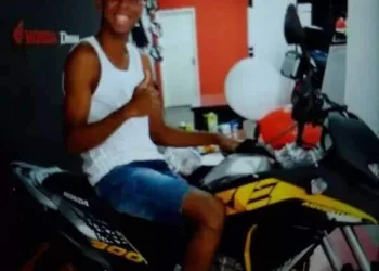 ESTUDANTE É MORTO POR BALA PERDIDA NO RJ!!