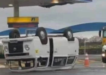 KOMBI DESMAIA AO VER PREÇO DE COMBUSTÍVEL EM CAMPO GRANDE-RJ