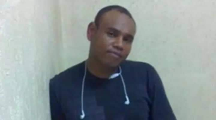 Homem rende garota e faz sexo oral no namorado dela