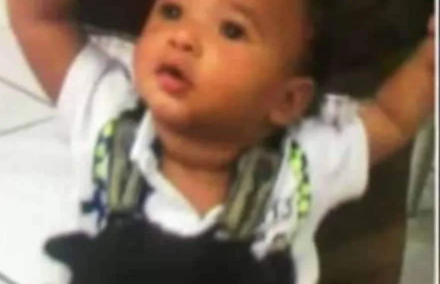 Bebê de dois anos morre eletrocutada após colocar carregador de celular na boca