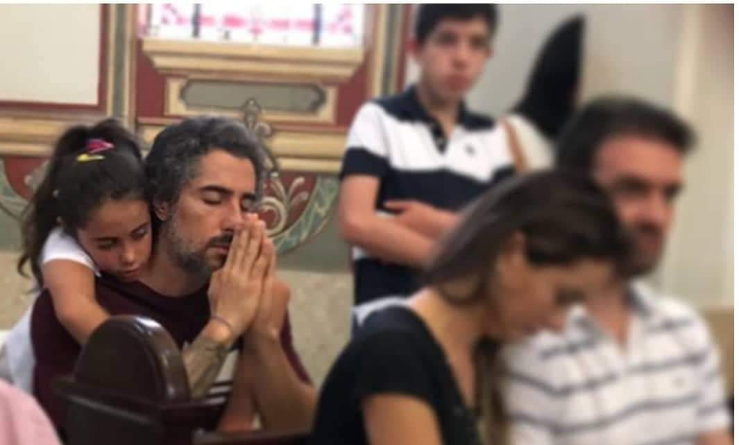 Todo filho tem que ver seu pai ajoelhar perante Deus”, diz Marcos Mion