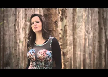 Ex-cantora Brasileira evangélica vira garota de programa, vídeo cai nas redes sociais e viraliza