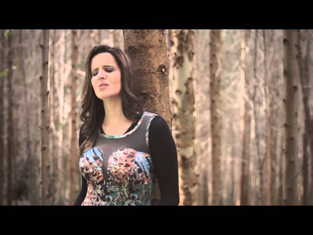 Ex-cantora Brasileira evangélica vira garota de programa, vídeo cai nas redes sociais e viraliza