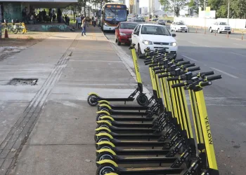 Cuidado pra não cair! Patinetes seguem sem regras