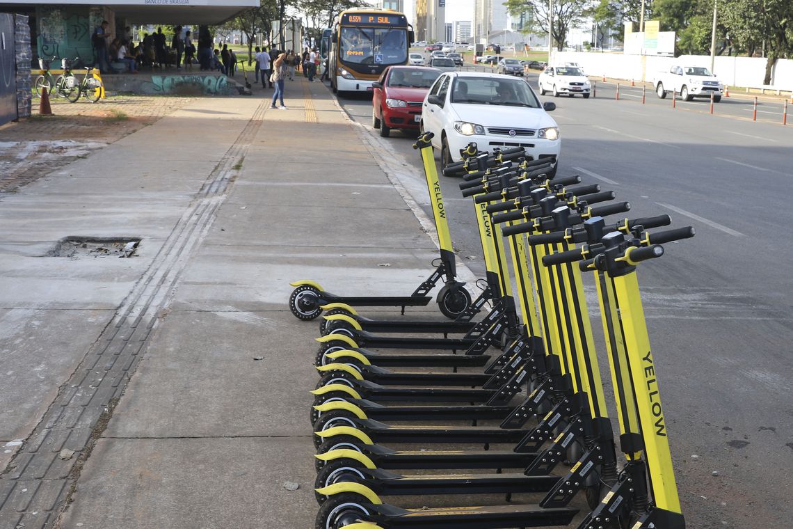 Cuidado pra não cair! Patinetes seguem sem regras