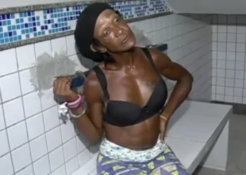 Travesti presa diz que agora vai “pegar os novinhos na cadeia”