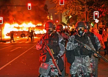 Rio: Protesto contra cortes na Educação acaba em confronto( FOTOS)