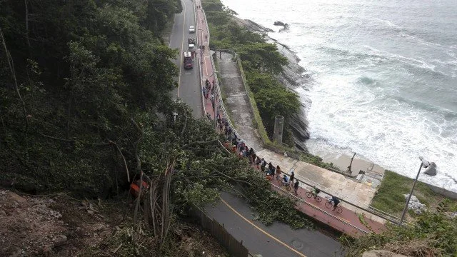 ATENÇÃO: Chuva forte na cidade. Niemeyer segue fechada