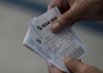 Probabilidade de ganhar na Mega-Sena é menor do que a de ser canonizado